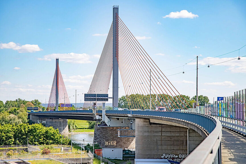 Bild von der Nordbrücke über den Rhein in Bonn