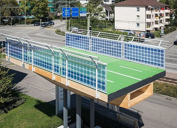 Modell eines aufgeständerten Wegemoduls für Radschnellwege.