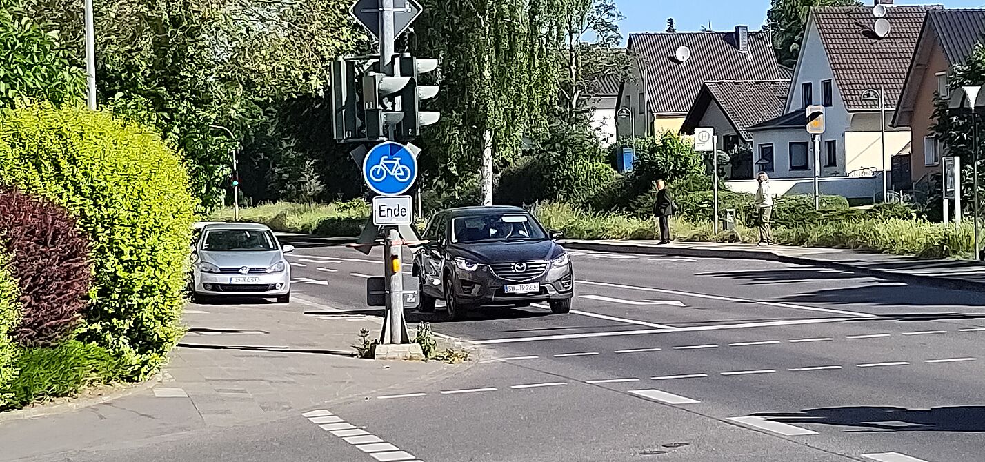 Bild von der Kreuzung Deutzer Straße /Bahnhofstraße Niederkassel